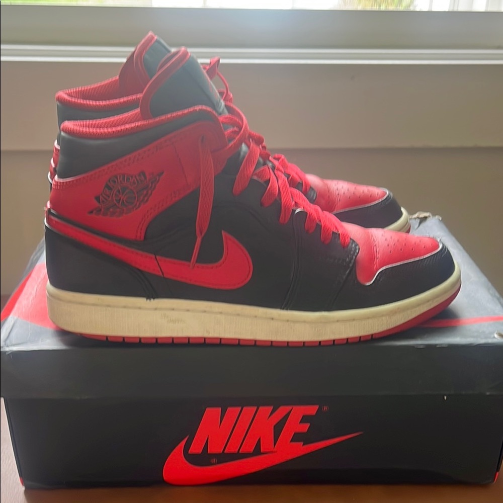 Nike Men's Black and Red Jordans